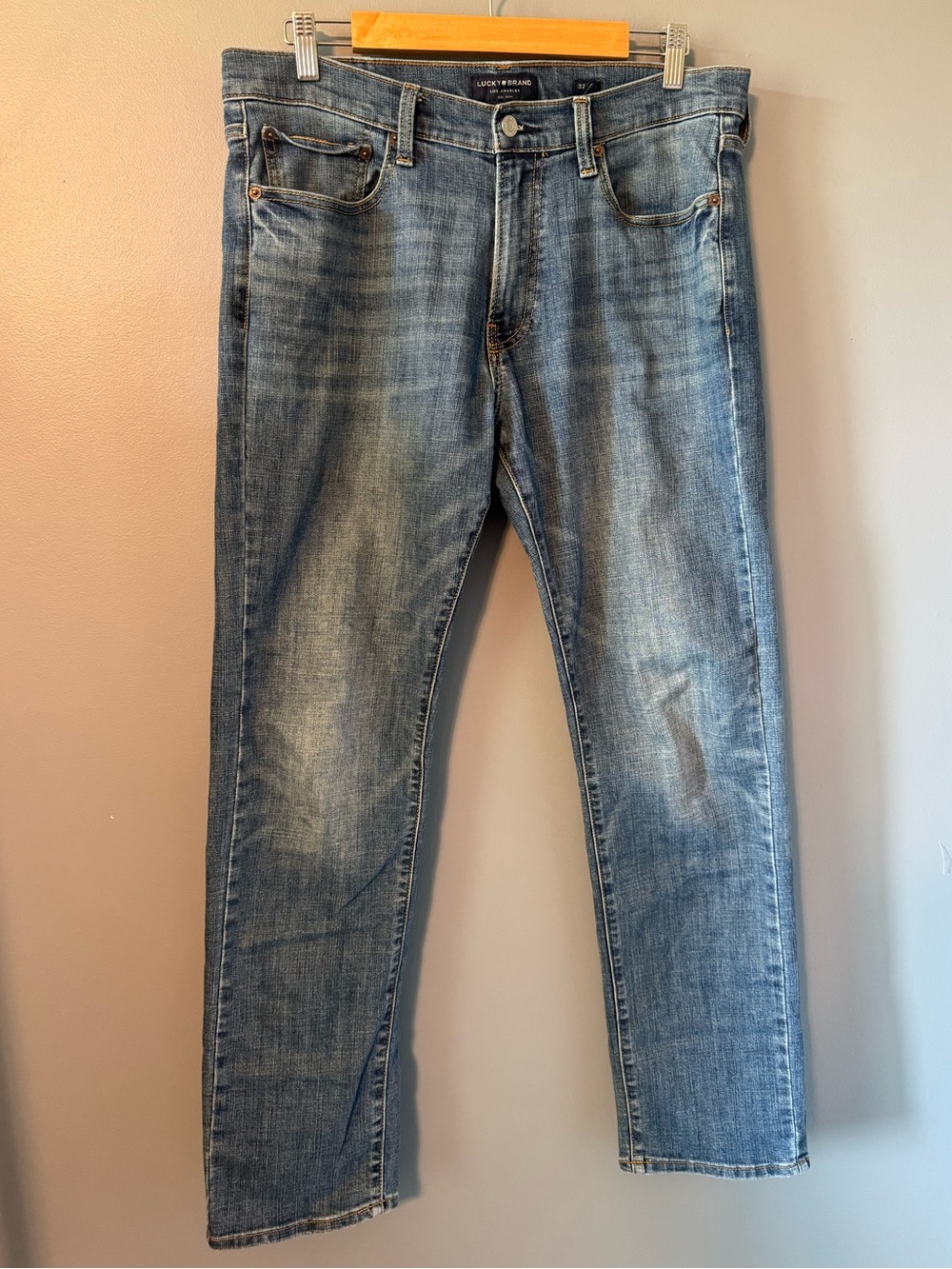 Lucky Brand 410 Athletic Slim denim jeans